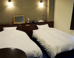 Bed & Breakfast Business Cabin & Capsule Palms Tenmonkan (Kagoshima, Japani)