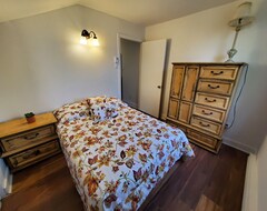 Toàn bộ căn nhà/căn hộ Charming 1 Bedroom Apartment - Monthly Rental (Laval, Canada)