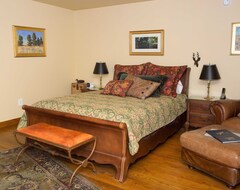 Entire House / Apartment Luxury Riverfront Lodge Near Beartooth Mountain (Roscoe, USA)