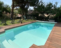 Toàn bộ căn nhà/căn hộ Near Lyon & Edge Of The Saône Charming Villa With Garden - Private Swimming Pool And Air Conditioning (Fontaines-sur-Saône, Pháp)