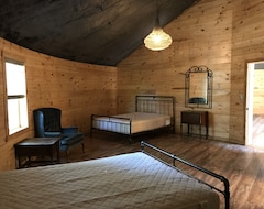 Toàn bộ căn nhà/căn hộ Unique Grain Bin Cabin On Secluded 32.2 Acres (Leakey, Hoa Kỳ)