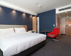 Khách sạn Holiday Inn Express & Suites Basel Allschwil, An Ihg Hotel