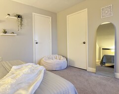 Cijela kuća/apartman New, Clean, Downtown Getaway! (Concord, Sjedinjene Američke Države)