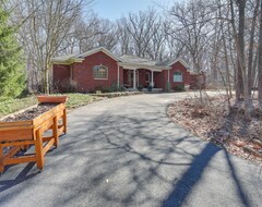 Tüm Ev/Apart Daire Charming Crete Home With Hot Tub, Deck And Fire Pit (Schererville, ABD)