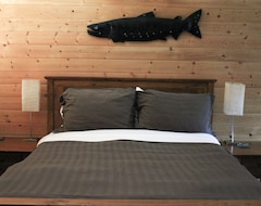 Khách sạn Wild Pacific Ocean Front Cabins (Ucluelet, Canada)