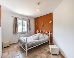 Koko talo/asunto 8 Bedroom Accommodation In Saint-ambroix (Saint-Ambroix, Ranska)