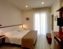 Hotel Brotas (Rímini, Italia)