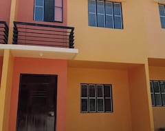 Casa/apartamento entero 2 Bedroom Minimalist Gray Color Themed House (San Fernando, Filipinas)