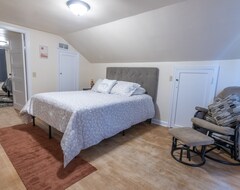 Entire House / Apartment Traveling Professionals-extended Stay-pet Friendly! (Stanley, USA)