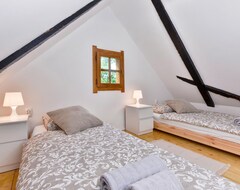 Toàn bộ căn nhà/căn hộ 3 Bedroom Accommodation In Hrnjanec (Sveti Ivan Zelina, Croatia)