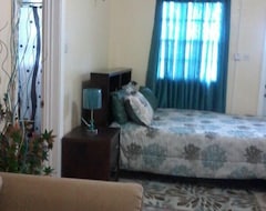 Khách sạn Summer's Inn (Gros Islet, Saint Lucia)
