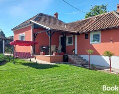 Koko talo/asunto Banjanski Raj (Novi Sad, Serbia)