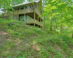 Hele huset/lejligheden New! Charming & Secluded Riverside Cabin + 3 Decks (North Vernon, USA)