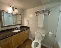 Toàn bộ căn nhà/căn hộ Tastefully Decorated 2 Br - Fully Furnished - Suite! (Vancouver, Canada)