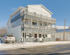 Entire House / Apartment Cozy Van Buren Apartment W/ Deck, Near Atv Trails! (Caribou, USA)