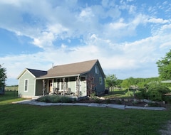 Entire House / Apartment Prairieside Cottage: Charming Private Property Nestled In The Flint Hills (Matfield Green, USA)