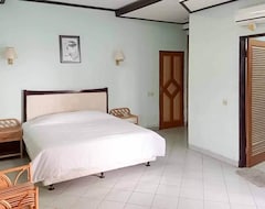 Hotel RedDoorz Plus near Tugu Mercusuar Anyer (Anyer, Indonezija)