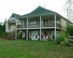 Otel Green River Vineyard And Bed And Breakfast (Rutherfordton, ABD)