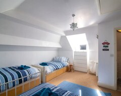 Koko talo/asunto Ihastuttava irrotettu neljän hengen loma-asunto upealla merinäköalalla nukkuu 8 - 10 (Newgale, Iso-Britannia)