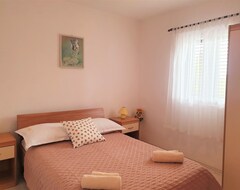 Tüm Ev/Apart Daire Two Bedroom Apartment With Terrace Rukavac, Vis (A-8496-A) (Rukavac, Hırvatistan)