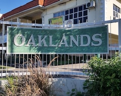 Hotel Oaklands Guest Oasis (Kingston, Jamaica)