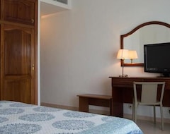 Hotel 2U Playa Santandria Menorca (Cala Santandria, Spanien)