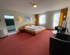 Khách sạn Hotel Kull Von Schmidsfelden (Bad Herrenalb, Đức)
