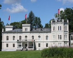 Kartanohotelli Karhulan Hovi (Kotka, Finland)