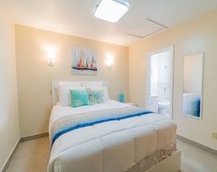 Khách sạn Le Bleu Bed And Breakfast (Providenciales, Quần đảo Turks and Caicos)