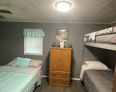 Koko talo/asunto Relaxing 2 Bedroom Cabin Near Burr Oak State Park (Glouster, Amerikan Yhdysvallat)