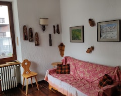 Koko talo/asunto Appartamento In Un Condominio Stile Chalet, Con Vista Dente Del Gigante (Courmayeur, Italia)