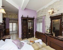 Hotel Palace Derossi (Trogir, Croacia)