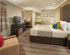 Otel Eden Roc Inn & Suites (Anaheim, ABD)