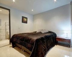 Hele huset/lejligheden Two Bedroom Middle Of Park Lleras Ac, Hot Tub Bars Downstairs (Medellín, Colombia)