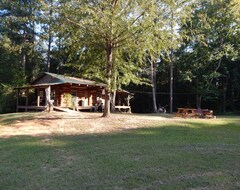 Entire House / Apartment Rustic Log Cabin With Fishing. (Greensboro, USA)