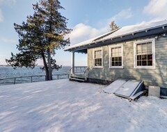 Toàn bộ căn nhà/căn hộ Rustic Lakefront & Family-Friendly Home W/ Easy Water Access! (Grand Isle, Hoa Kỳ)