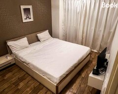 Hotel Ambition studio apartment at rajhans belliza (Surat, Indien)