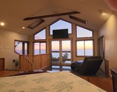 Koko talo/asunto Beachfront House Facing Sunset - Kayak Provided. (Leonardtown, Amerikan Yhdysvallat)