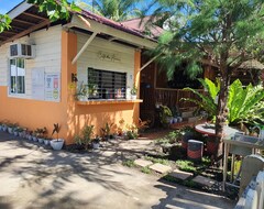 Casa/apartamento entero 1 Min Walk To Beach Vacation House With Pool (Infanta, Filipinas)