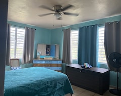 Casa/apartamento entero Private Home Only Minutes To The Beaches (Vieques, Puerto Rico)