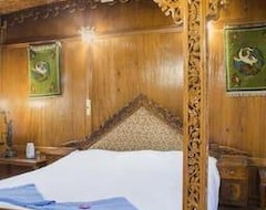 Hotel The Prestige Houseboats (Srinagar, India)