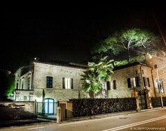 Koko talo/asunto Villa Il Cannone (Fermo, Italia)