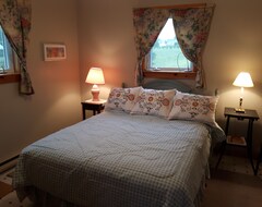 Toàn bộ căn nhà/căn hộ Family And Pet Friendly Modern Beach Cottage (Northport, Canada)