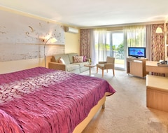 Khách sạn Maritim Hotel Amelia - Luxury Ultra All Inclusive (Albena, Bun-ga-ri)