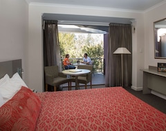 Stay at Alice Springs Hotel (Alice Springs, Australia)
