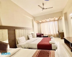 Hotel Rudraksh ! Varanasi ! fully-Air-Conditioned hotel at prime location with Parking availability, near Kashi Vishwanath Temple, and Ganga ghat (Varanasi, Indien)