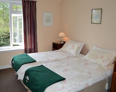 Entire House / Apartment Quiet Location With Stunning Views, Sleeps 8, Pet Friendly, Free Wi-fi (Cairndow, United Kingdom)
