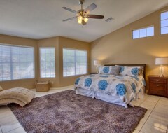 Hele huset/lejligheden 4 Bedroom Single Story Golf Course Home, Heated Diving Pool + Slide, & Hot Tub (Phoenix, USA)