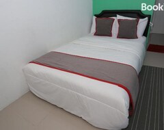 Khách sạn Collection O 93700 Aurora Rooms @ Urbantown Serpong (Tangerang Selatan, Indonesia)