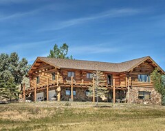 Entire House / Apartment New! Exquisite Log Home With Lander Valley Views! (Lander, USA)